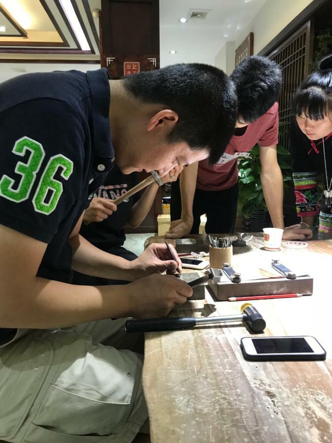 Отель 張家界武陵源北岸輕奢客棧 森林公園店 Чжанцзяцзе Экстерьер фото