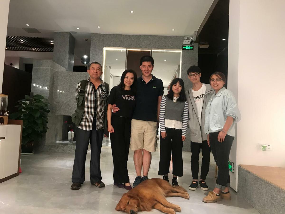 Отель 張家界武陵源北岸輕奢客棧 森林公園店 Чжанцзяцзе Экстерьер фото